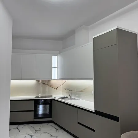 Elegant Escape At Spring Apartman *
