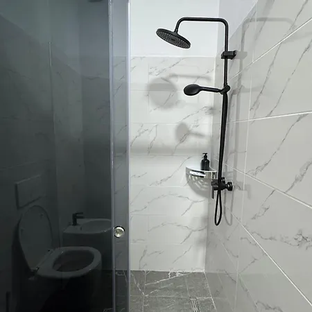 Elegant Escape At Spring Apartman *